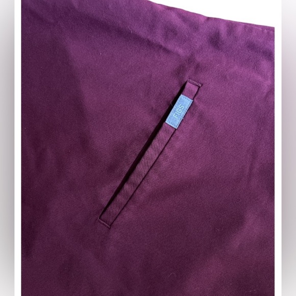 Figs Casma Three-Pocket Scrub Top- Burgundy - Picture 4 of 4